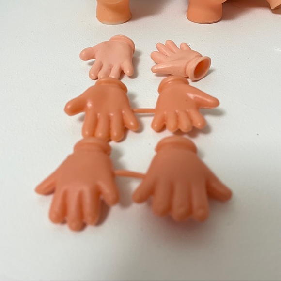 Vintage Doll Parts LOT Heads Arms Hands Craft Making Parts Fibre Craft - Picture 7 of 16